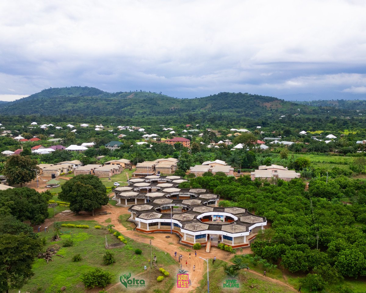 Volta_caf's tweet photo. Beautiful Classic design of Volta School for the Deaf in  Hohoe. 
The Junior High School section of the black well painted by Volta Creative Arts Foundation  and KMAFEST #ViviDream #FeelTheVibe #DeafPride https://t.co/GqCx1tOTm4