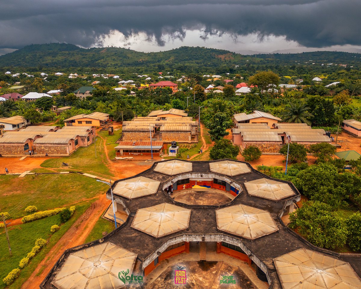 Beautiful Classic design of Volta School for the Deaf in  Hohoe. 
The Junior High School section of the black well painted by Volta Creative Arts Foundation  and KMAFEST #ViviDream #FeelTheVibe #DeafPride