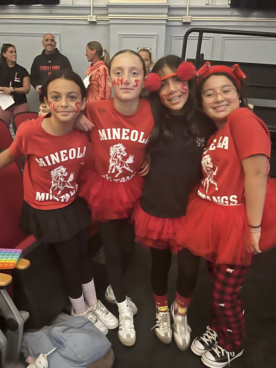 Mineola UFSD tweet media