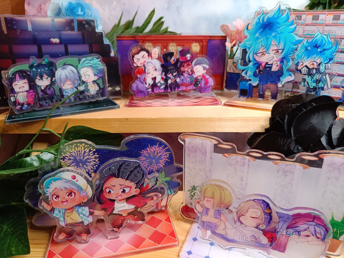 it's here!!
the NRC stuff is finally here as a new standee.
I was asked to include the night Raven College staff in my diorama standee collection and  the day finally arrived!

🔗👇
#twst #ツイステ #twistedwonderland