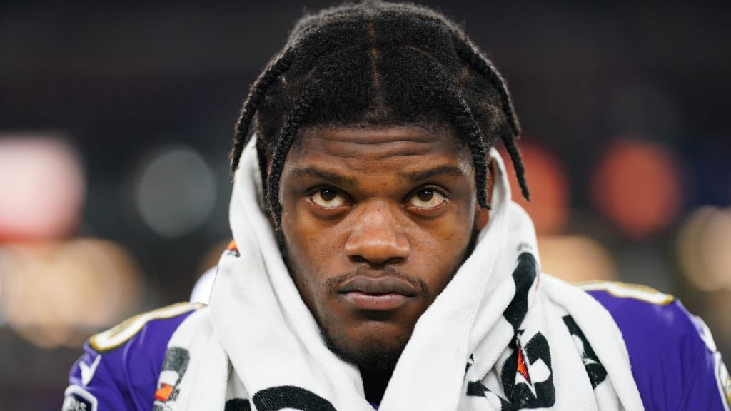 LJacksonBr's tweet photo. Lamar Jackson desde 2024:

— Recorde de 14-9
— 68,0% de aproveitamento no passe
— 5.470 jardas por passe
— 55-6 touchdowns/interceptação 
— 1.201 jardas por corrida
— 5 touchdowns por corrida

QB1 https://t.co/b3zX3bvgIK