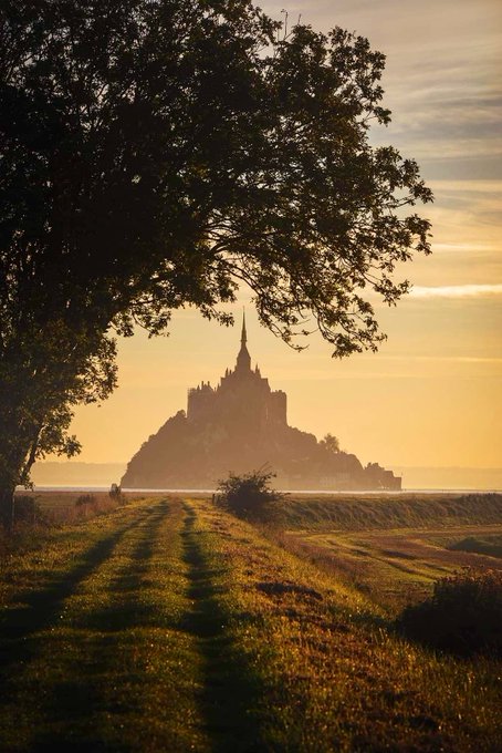 Валаам - путь к истокам.
Валаам - символ веры и надежды.
Валаам - единение с историей и культурой.
Валаам - оплот любви.
Валаам - храм души...