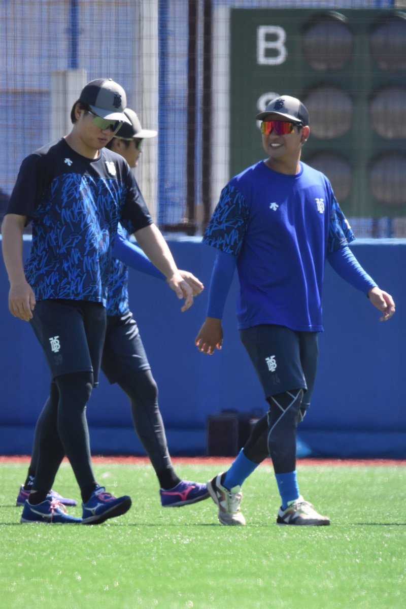 BayStars_luv_'s tweet photo. 📍2025.09.21追浜DOCK
念願のよしわかさんキャッチボール一緒にしてるの見れた😭👏🏻✨ #吉野光樹  #若松尚輝 https://t.co/nKvqTO89Gk