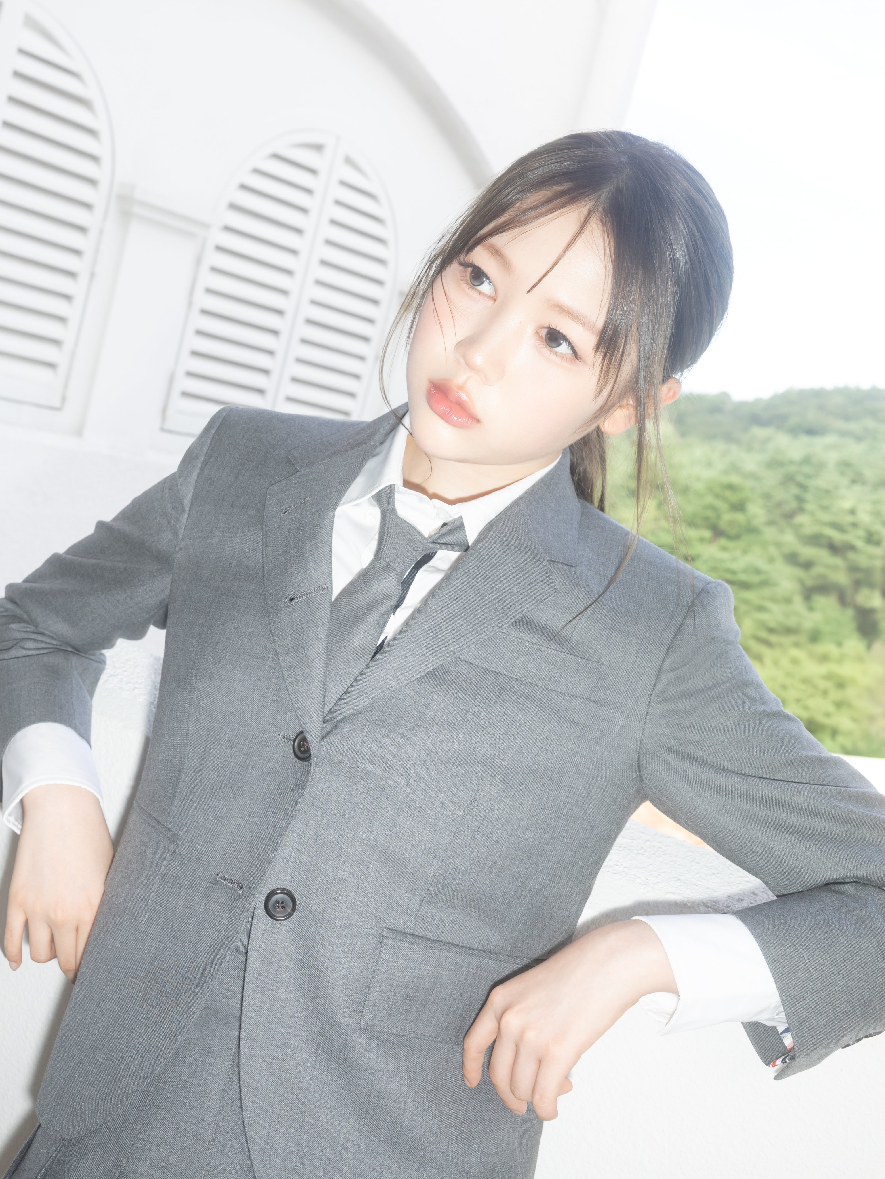 톰브라운으로 교복 스타일링한 하츠투하츠 뮤비 스케치 | 인스티즈