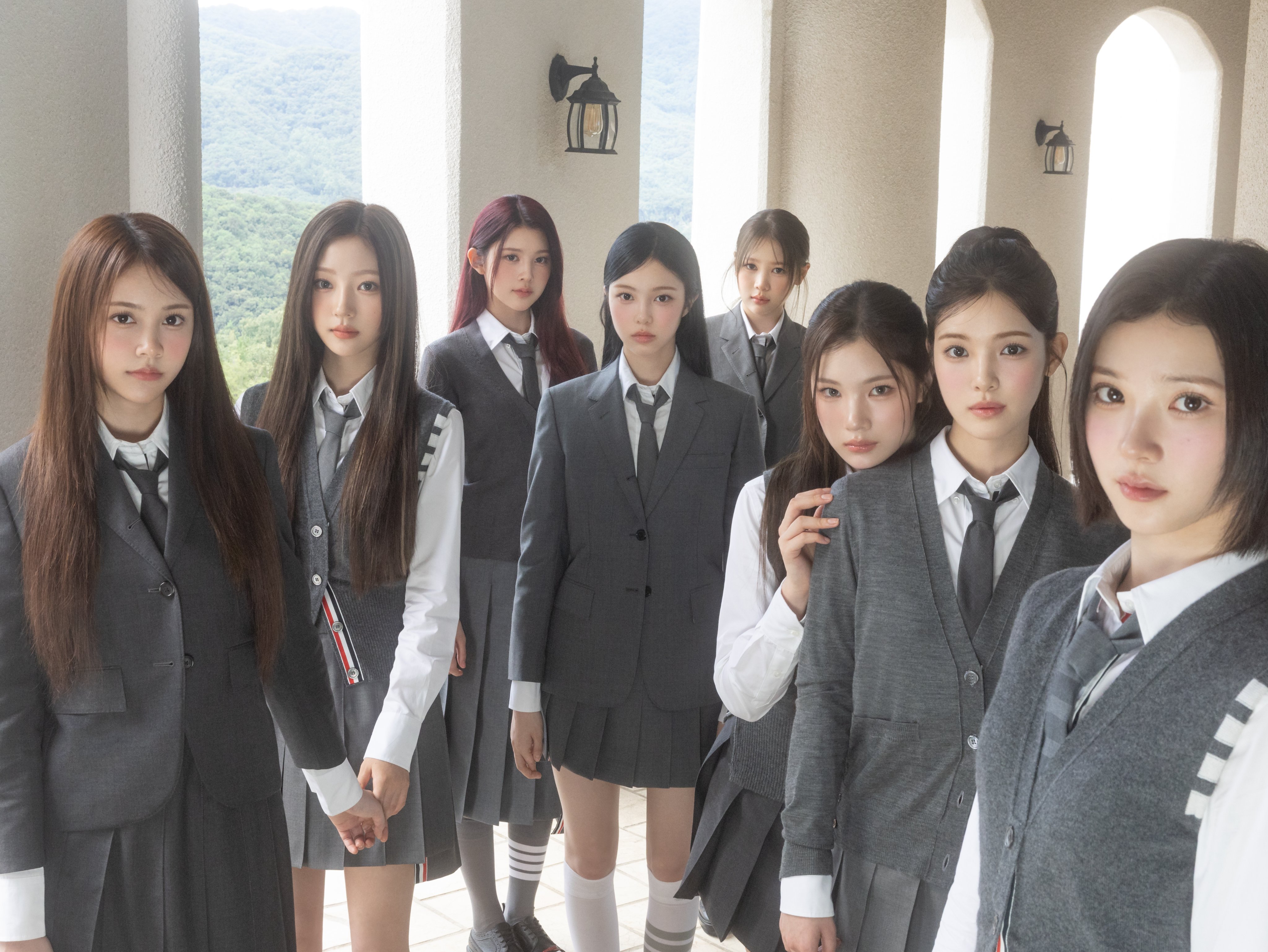 톰브라운으로 교복 스타일링한 하츠투하츠 뮤비 스케치 | 인스티즈