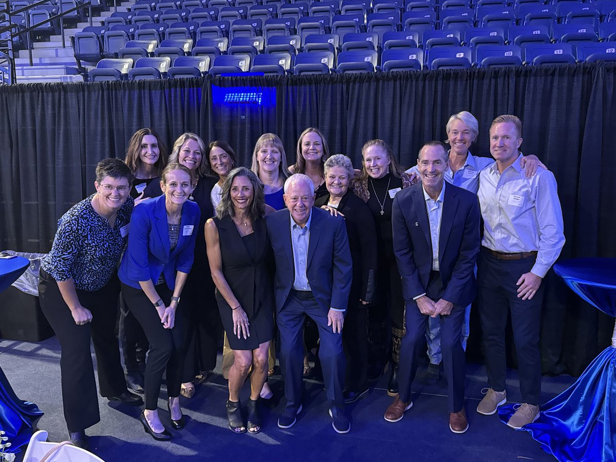 KK44Jays's tweet photo. Some of the best humans on this Earth!  Creighton Hall of Fame 2025 💙🏀🐦 https://t.co/nlZQY5gg2s