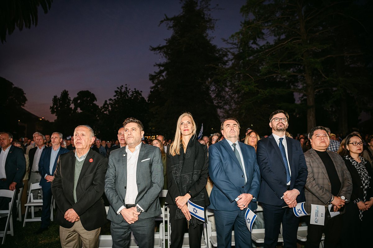 Ayer más de 2.000 personas se reunieron para recordar, abrazarse y transformar el dolor en fuerza. El 7 de octubre marcó nuestras vidas para siempre: vimos el odio más cruel, pero también descubrimos en nosotros una resiliencia infinita.

En estos dos años lloramos juntos,