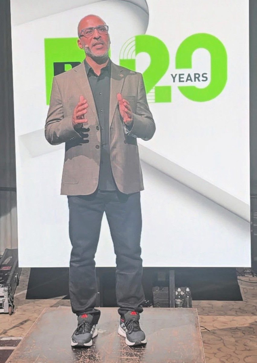 حديث في موسكو لمؤتمر من الإعلاميين الدوليين، عن آلة الإعلام الغربية، ودورها في دعم سرديات الاستعمار والهيمنة، من اطرابلس إلى طهران وواقادوقو وتيمبكتو وغزة.

تحدثت عن تجربتي الشاملة مع إعلام الإمبراطورية الغربية في 2011، وعن البدائل العملية المتاحة لنا في إفريقيا والجنوب العالمي