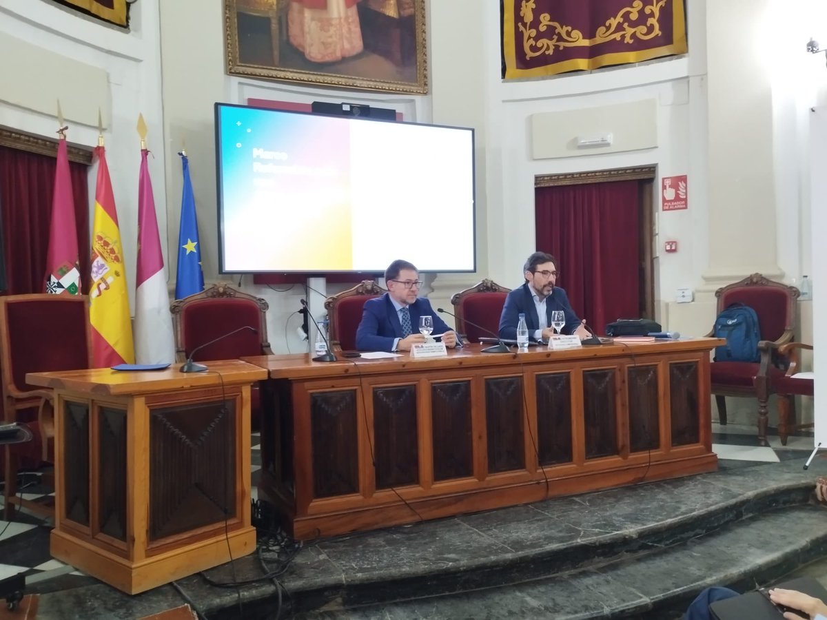 “El impulso de la Administración Local desde el INAP”
es la ponencia Manuel Pastor Sainz-Pardo, Director del <a href="/INAP_ES/">Instituto Nacional de Admón. Pública</a> de la primera sesión de la tarde de la Jornada sobre la LBRL que estamos celebrando en <a href="/uclm_es/">Universidad de Castilla-La Mancha</a> #Toledo 
<a href="/imdelga/">Isaac Martin</a>