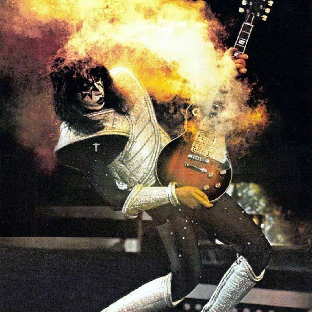 CCMusicdotcom's tweet image. RIP Ace Frehley. The founding lead guitarist and iconic Spaceman of KISS has passed away at the age of 74. Ace’s swagger and showmanship made him standout even within the theatrical and explosive world of KISS.

#RIPAceFrehley #acefrehley #spaceman #KISS #CCMusic