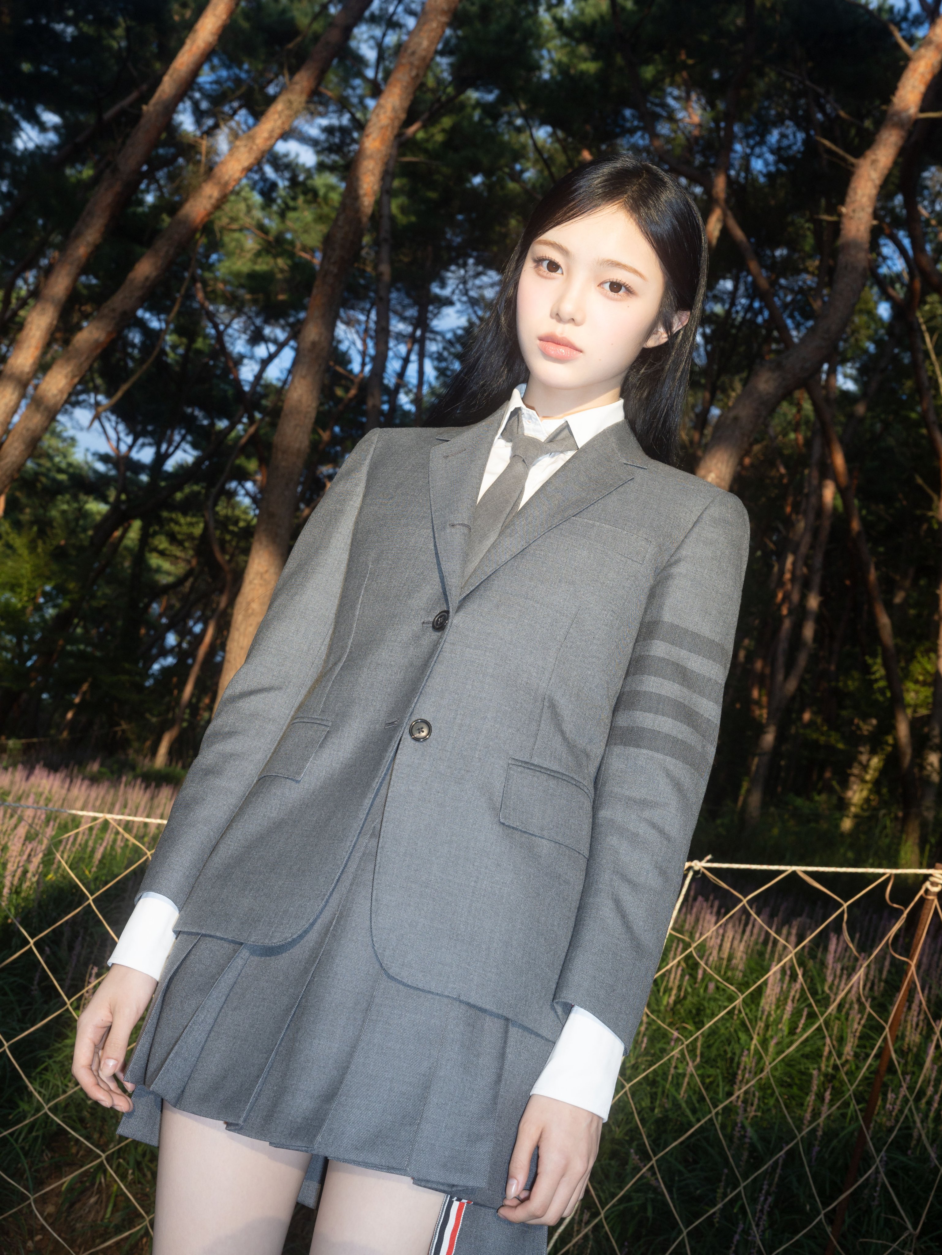 톰브라운으로 교복 스타일링한 하츠투하츠 뮤비 스케치 | 인스티즈