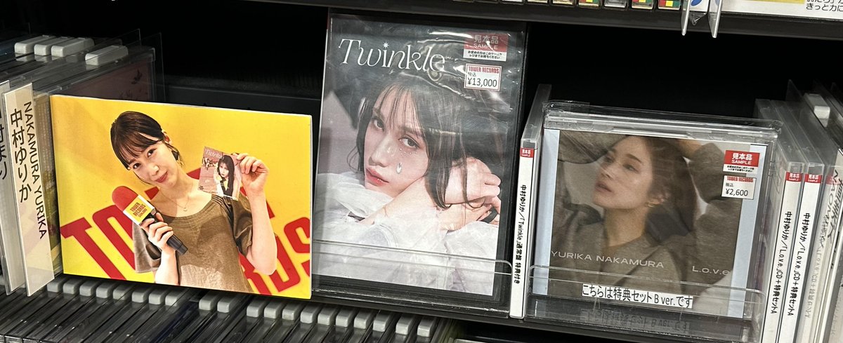 TOWER_Shinjuku's tweet image. 【#中村ゆりか】

「#Twinkle」＆「L.o.v.e.」
新宿店限定のお取扱い！特典付きで好評発売中💜

本日より展示が10/4に開催された宮城公演でのお写真に替わりました📸

ツアーは残すところ11/21(金)の東京公演のみ！
行かれる方も、まだ考え中の方も、まずは「Twinkle」をチェック🧐

@yurikanakamura4
