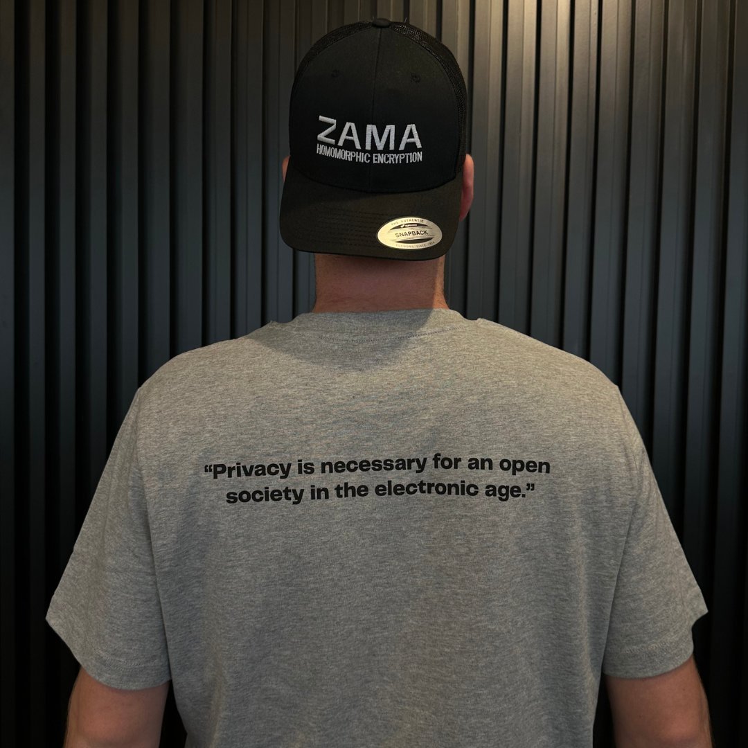 cxmrondlls's tweet image. Zama 与同态加密革命:2035 年的数据文明愿景
现在是 2025 年,Zama...这个在 Fully Homomorphic Encryption(完全同态加密,FHE)领域的黑马,正悄悄改变世界处理数据的方式。它允许开发者在数据保持加密状态下完成计算,无需解密,即可运行智能合约、AI 模型或金融交易。…