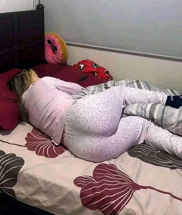 ly67450's tweet photo. فتحت تلفون اخي حبيبي وشفت صورتي واني نايمه كذا شو رايكم مين يعرف ليش يصورني كذا https://t.co/XbBA2CP4KU