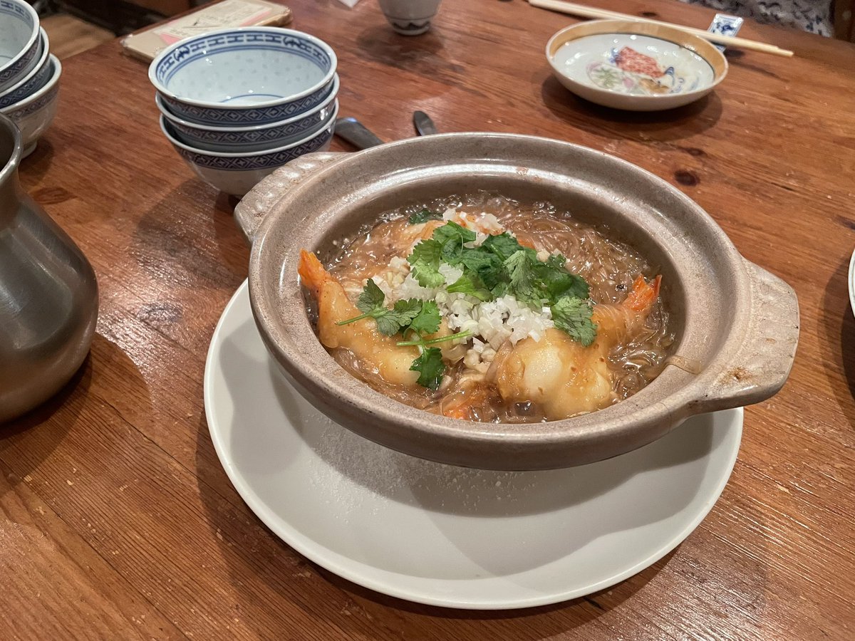 kmngr's tweet image. 阪急六甲駅の近くに廣東料理のお店があって、雰囲気もよくご家族でやっている感じで、海老と春雨の土鍋蒸しが美味しかったな 六甲ミーツアートのあとにご飯食べに行くのにいいなあと思いました
鴛鴦酒家(いんよんしゅか)