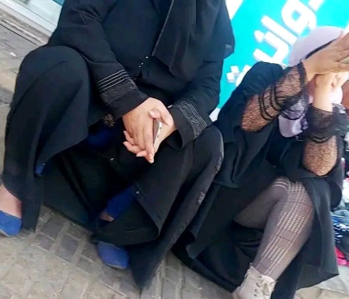ly67450's tweet photo. خرجت من البيت اني واختي الصغيره واخي حبيبي بس مش عارفه ليش يصورنا https://t.co/GHke4ne70X