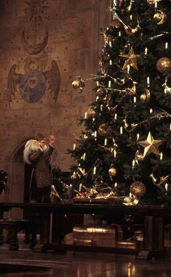 ArtCelineLove's tweet image. christmas season at hogwarts