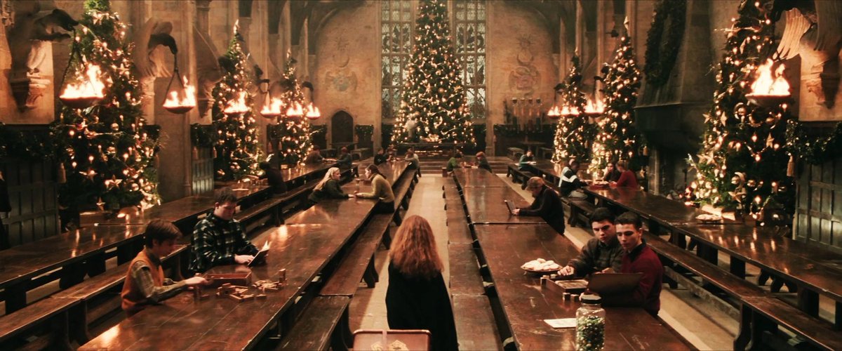 ArtCelineLove's tweet image. christmas season at hogwarts