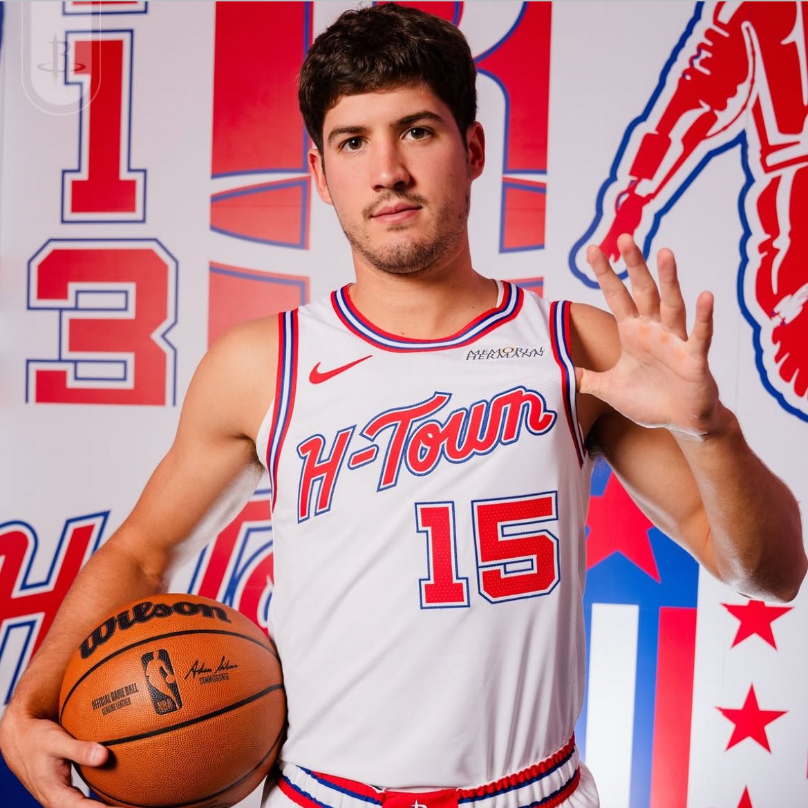 BradeauxNBA's tweet image. Reed Sheppard’s final preseason stats through 4 games:

15.0 PTS (65.7 TS%)
4.7 REB
4.0 AST
1.5 STL
1.5 BLK

51.2 FG% (10.8 FGA/g)
40.7 3P% (6.8 3PA/g) 🔥
83.3 FT% (1.5 FTA/g)

All in 23.1 Minutes per game 📈