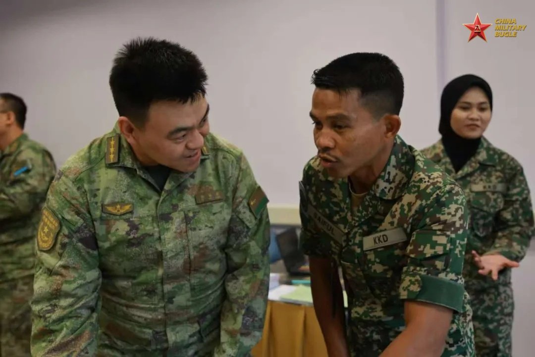 ChinaMilBugle's tweet image. #JointExercise: Expert exchange activities on medical service, search and rescue, engineering and logistics were held during the &quot;Peace and Friendship 2025&quot; joint exercise between China and Malaysia on October 16, 2025. 

#PeaceandFriendship2025
#Chinamilitary #PLA #Malaysia…
