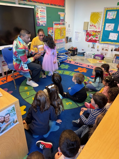 D30PreK's tweet photo. A student's family came to visit! They read the class a special story about Diwali. Afterwards, the students colored in magnets to symbolize the Festival of Lights. #prekforall #parentengagement @nycdistrict30 https://t.co/yfIs7fKFgP