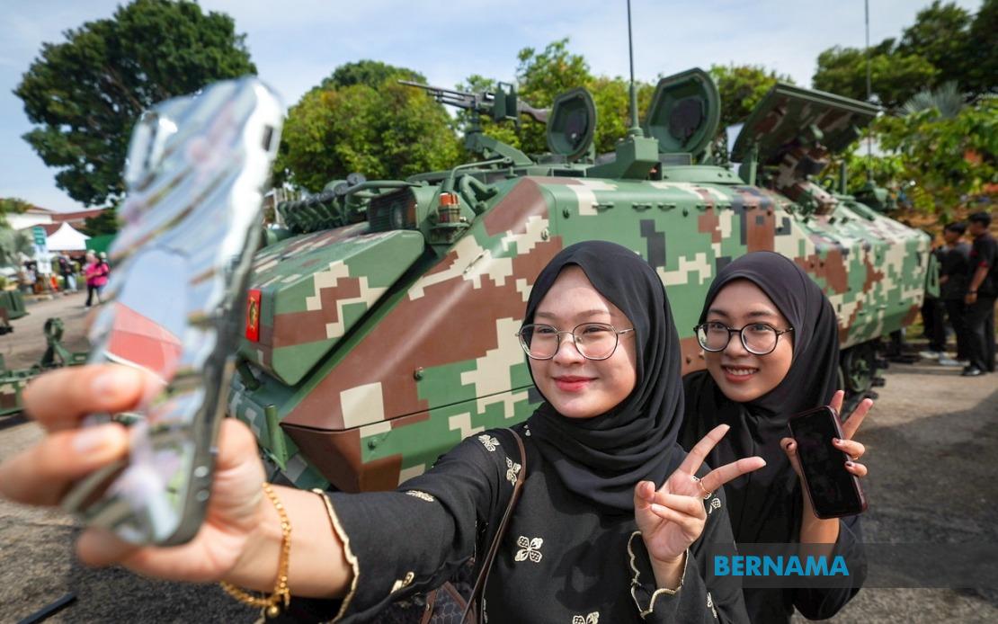 bernamadotcom's tweet image. MINDEF bawa konsep HANRUH menerusi kerjasama awam-tentera pada PMR Melaka 

bernama.com/bm/am/news.php… 

#BernamaNews 
#ProgramMADANIRakyat