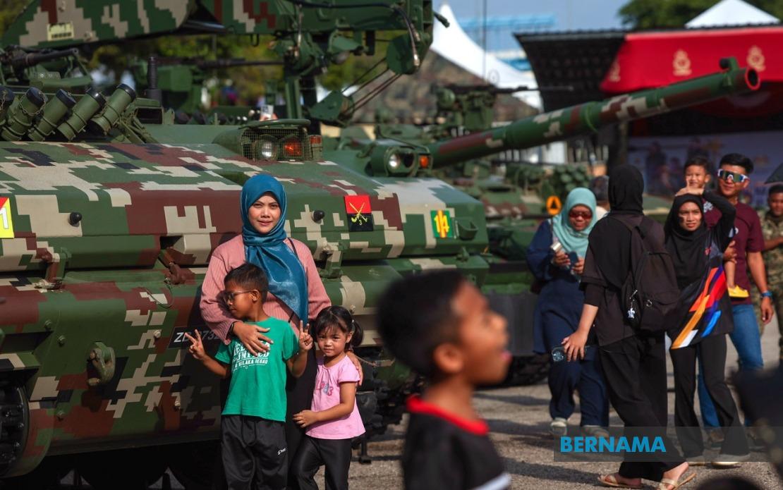 bernamadotcom's tweet image. MINDEF bawa konsep HANRUH menerusi kerjasama awam-tentera pada PMR Melaka 

bernama.com/bm/am/news.php… 

#BernamaNews 
#ProgramMADANIRakyat