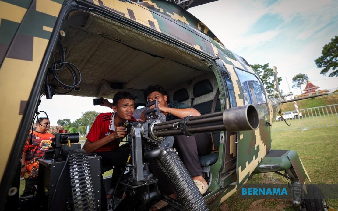 bernamadotcom's tweet image. MINDEF bawa konsep HANRUH menerusi kerjasama awam-tentera pada PMR Melaka 

bernama.com/bm/am/news.php… 

#BernamaNews 
#ProgramMADANIRakyat