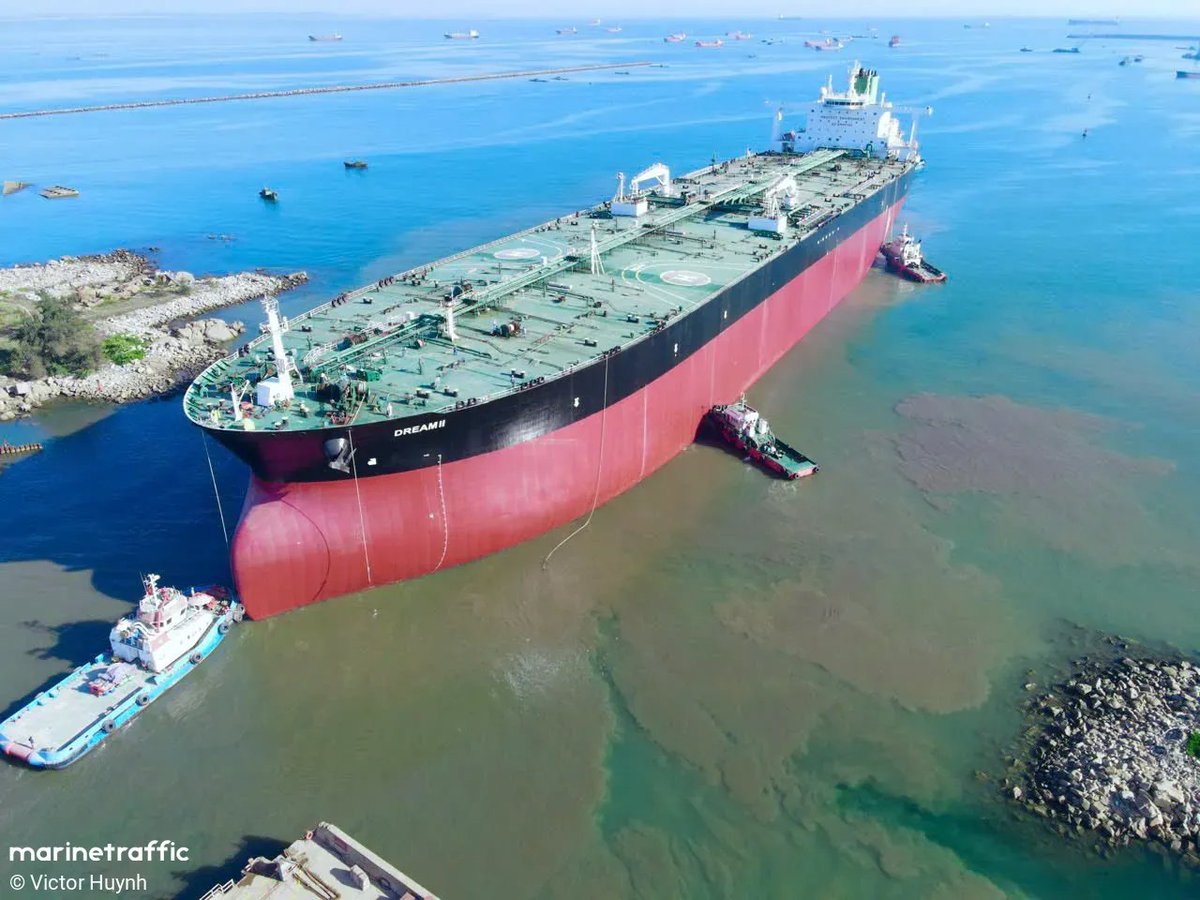 TankerTrackers's tweet image. UPDATE: As of this morning, the entire National Iranian Tanker Fleet of tankers has now gone completely dark on AIS with the exception of just one tanker, and that is the VLCC supertanker DREAM II (9356593). She is currently in the Gulf of Oman.