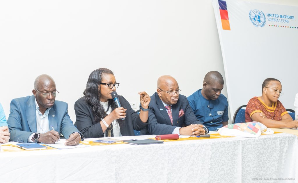 UNFPASierraleon's tweet image. Today, @UNFPA joined @UNinSierraLeone and fellow UN agencies for a press conference marking #UNat80. 

RC @Swakana99, our Rep @Kunleaden &amp;amp; other UN heads reflected on the @UN’s collective support to Sierra Leone’s national priorities through the #CooperationFramework. 🇺🇳🤝🏾🇸🇱

1/2