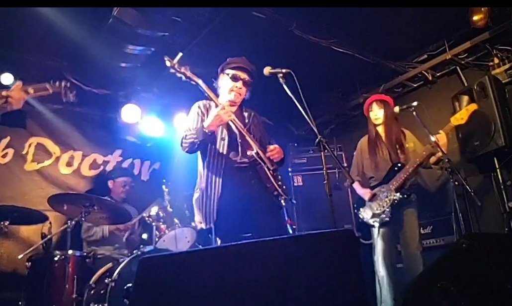 weneverknow0615's tweet photo. 写真が届いた
震える。ありがとう🎸✨️

#HappyFriday
#WhatTrulyMatters
#PunkSpirit
#resilience https://t.co/DTuoHc9Jo5