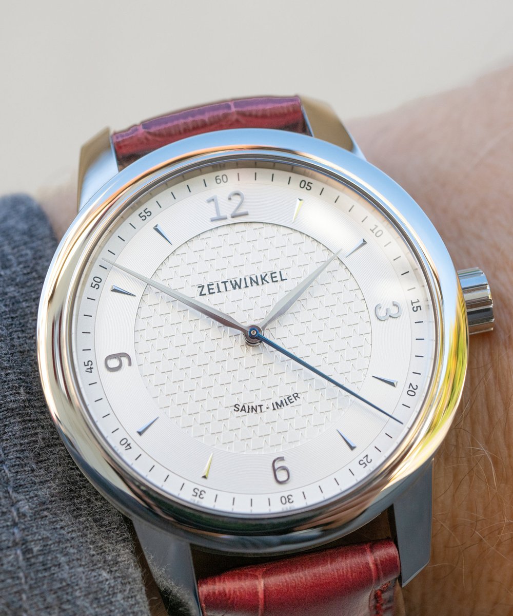 Both models can be commissioned in 39mm and 42.5mm case diameter.

#swissmade #independentwatchmaking #inhousemovement #actuallywearit