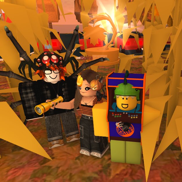 eggyoshy's tweet photo. work at a pizza place corn maze 2025🌽🍂 https://t.co/58QaWTPZe1