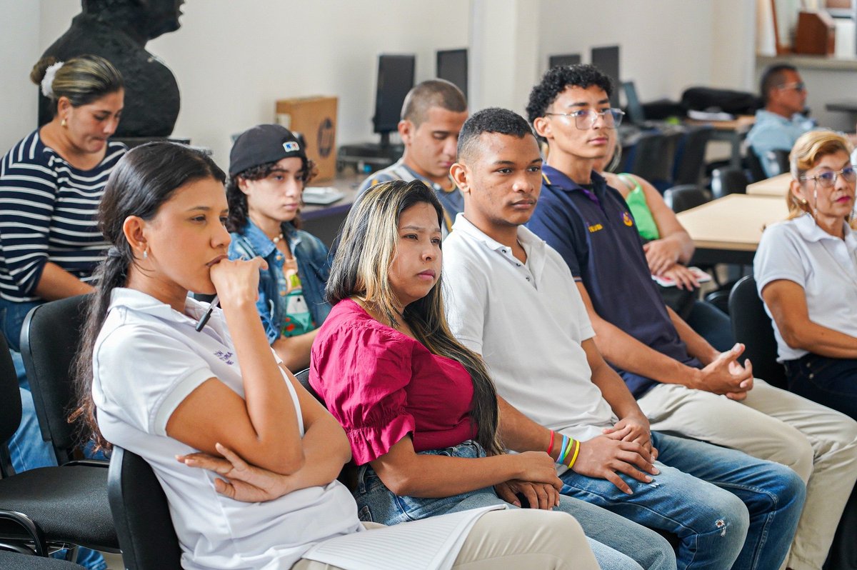 Revitalizamos nuestra historia cienaguera con un Café-Foro

En nuestra Biblioteca Gregorio Castañeda Aragón, realizamos el Café-Foro “Un Café con la Historia de Nuestra Tierra”.

La actividad contó con la participación del escritor cienaguero José Elías Cabana, quien nos