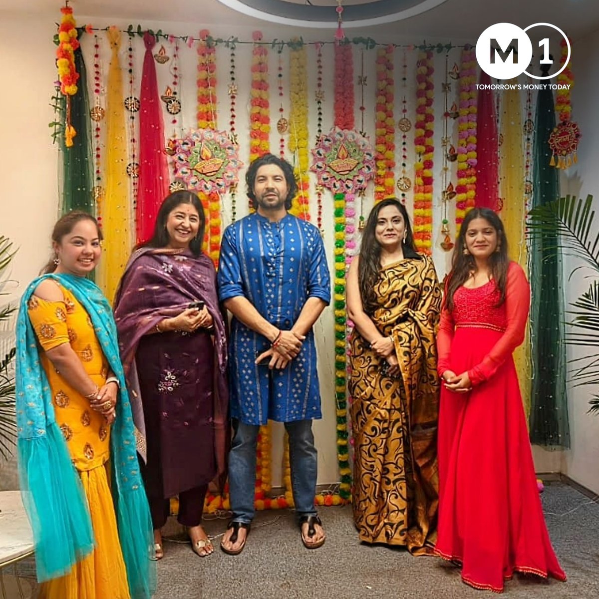 M1xchange's tweet image. Festive cheer, team spirit, and shared celebrations! ✨
At #M1xchange, our #Diwali celebration was all about togetherness, joy, and the values that power progress. 🌟
#TeamM1 #FestiveVibes #WorkplaceCulture #DiwaliCelebration #TogetherWeGrow