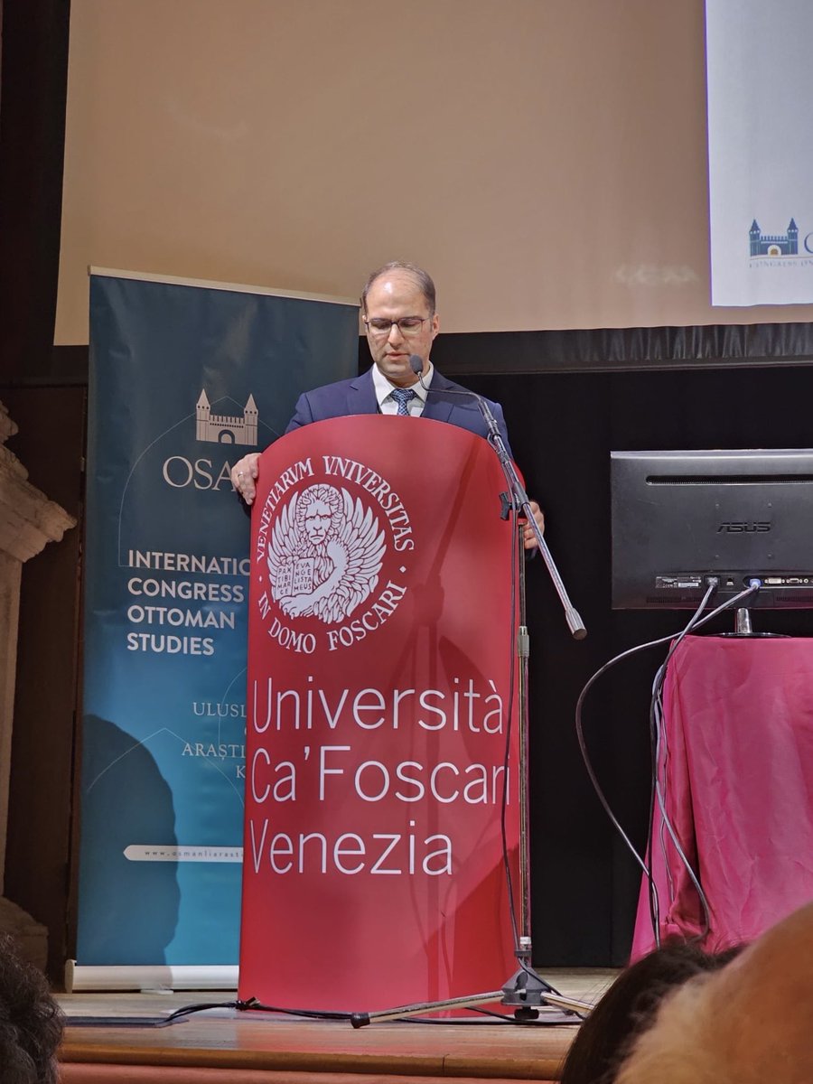 Boğaziçi Üniversitesi’nin de organizatörleri arasında yer aldığı 4. Uluslararası Osmanlı Araştırmaları Kongresi, Venedik’te Ca’ Foscari Üniversitesi ev sahipliğinde gerçekleştiriliyor. Açılış oturumunda Boğaziçi Üniversitesi’ni temsilen selamlama konuşmamızı gerçekleştirdik.