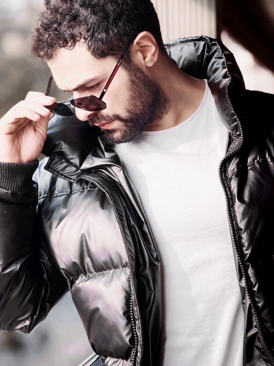 Visual therapy at its finest,  this handsomeness and charm keep me happy and in a good mood all week! 🔥🖤