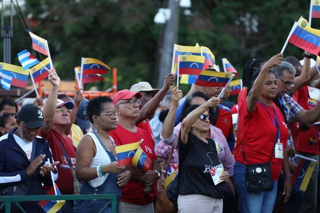El pueblo reafirmó una vez más que #CubaEstáConVenezuela SIEMPRE #SíSePuede #LasTunas #PorLasTunasLaVictoria