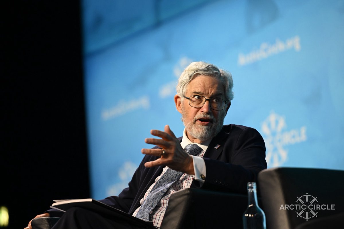 arcticcircleorg's tweet photo. Dr. John Holdren warned of key threats to the future of science ⬇️

Underfunding, declining public trust, and political efforts to suppress research that challenges authority 📣 

@HKSArctic #ACA25 https://t.co/VLGJspDo75