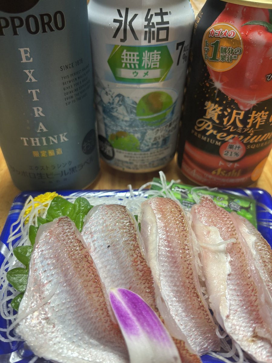 夕飯に北海道の海鮮丼買って来た💕
つまみはのどぐろ😋