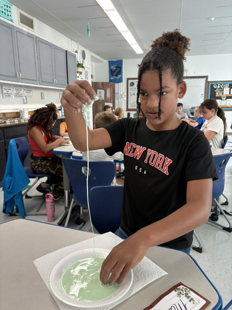 WSESSmithfield's tweet image. Mrs. Carey&apos;s science class creates Oobleck with Ms. Sinclair. Oobleck has properties of both a solid and a liquid! #WestsideBestside