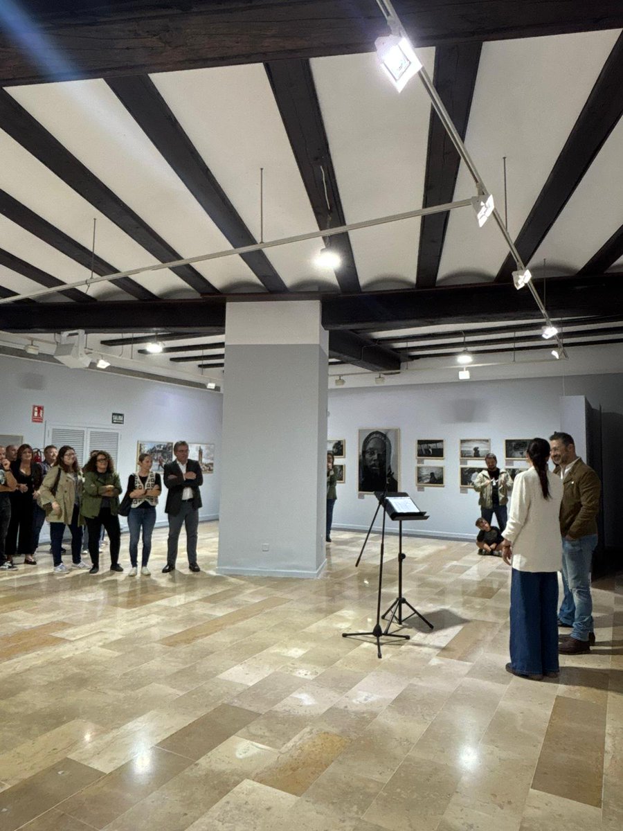 📸Molt interessant l'exposició ”Sistema fallido”, del fotògraf gandià Borja Abargues, que s'inaugurava ahir a la Sala Coll Alas de l'Escola Pia i que podeu visitar fins al 22 de novembre. 😍👏🏻