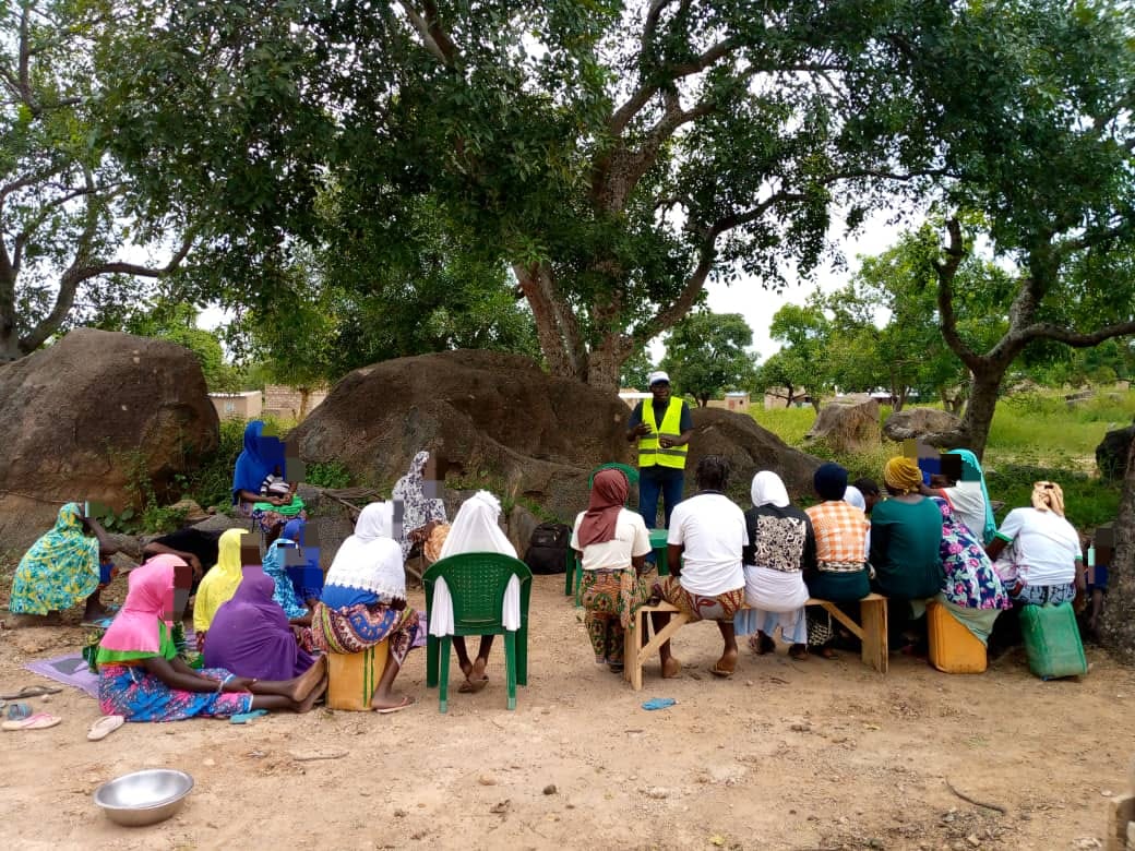 FemmesVoix's tweet photo. VDF a célébré la Journée internationale de la Jeune Fille dans les Banwa et le Sourou
Formations, psychoéducation, masculinité positive et concours de slam pour promouvoir l’égalité de genre.
#VDF #JournéeDeLaJeuneFille #EgalitéDeGenre #BurkinaFaso https://t.co/NBG5TVP5Kk