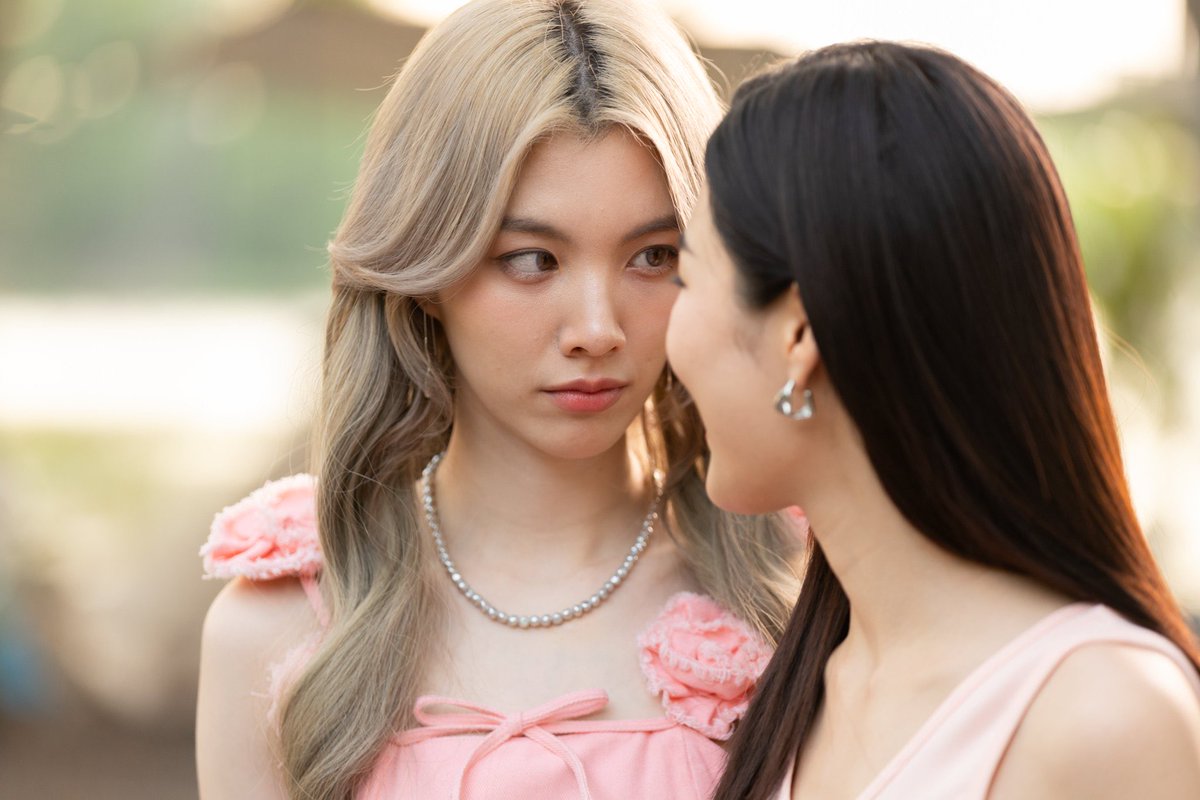 ทุกคน ลุคนี้ไอร่าผมม้วน ผมลอน หรือผมหึงคะ

LINGORM ONLY YOU FINAL EP
#เพียงเธอตอนจบ