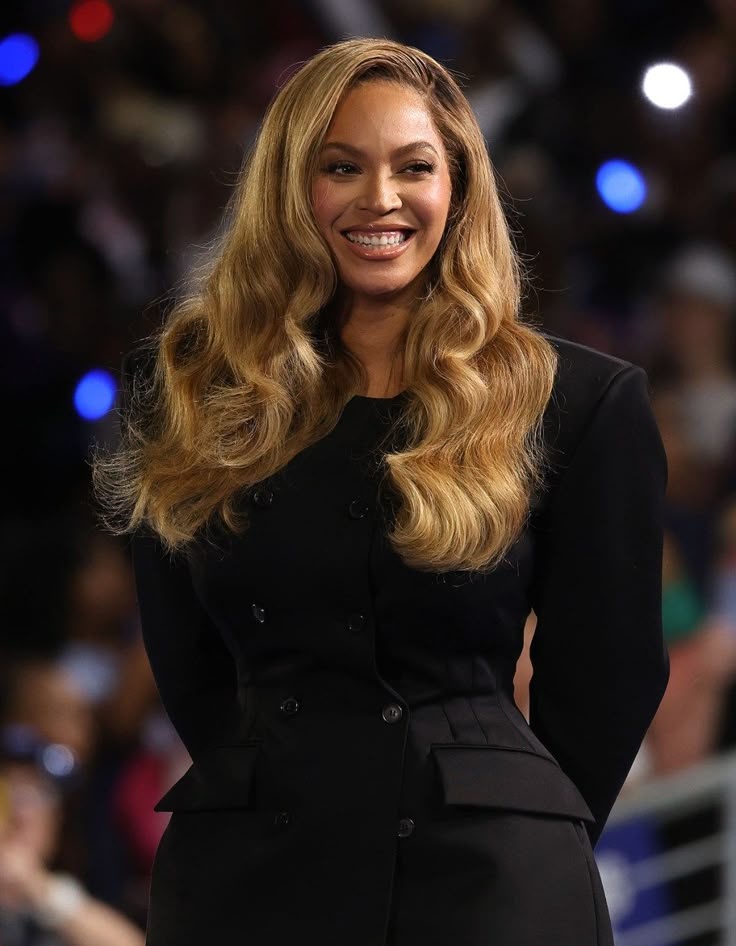 beyoncepress's tweet photo. "Beyoncé offered me real self-belief at the time I most needed it. She believed in my talent and in my voice, and I was so, so moved.” —RAYE. https://t.co/e3nXk936dp