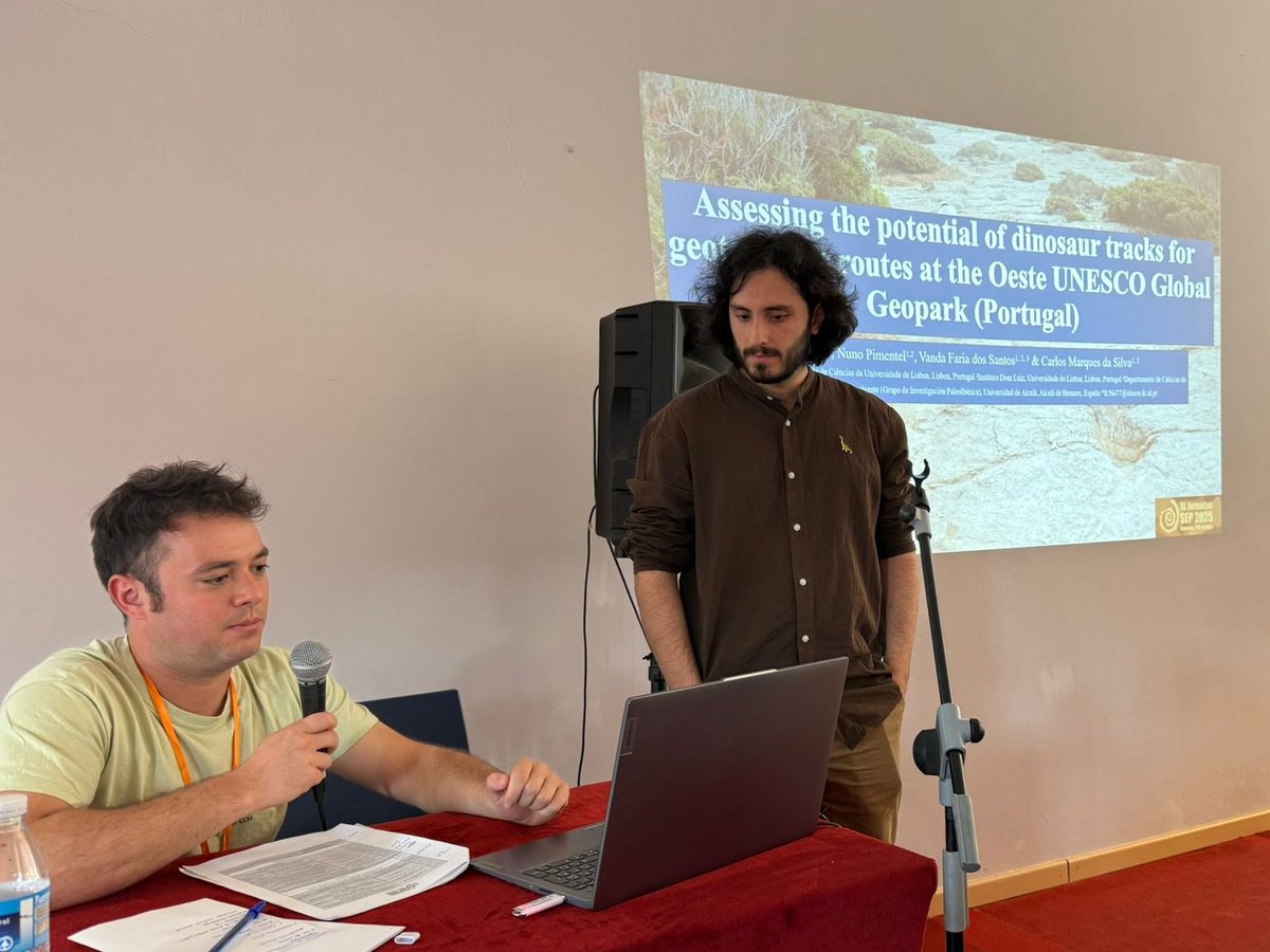 PaleoIberica's tweet photo. @Senayinsitu 📢@Senayinsitu y Sergio García organizaron la Sesión Temática "Acercando la Paleontología a la Sociedad: Didáctica y Divulgación en distintos contextos educativos" en la que se compartieron muchas ideas interesantes
¡Muchas gracias a la organización y a todos los asistentes! 🦕 https://t.co/EgzOZSdK9R