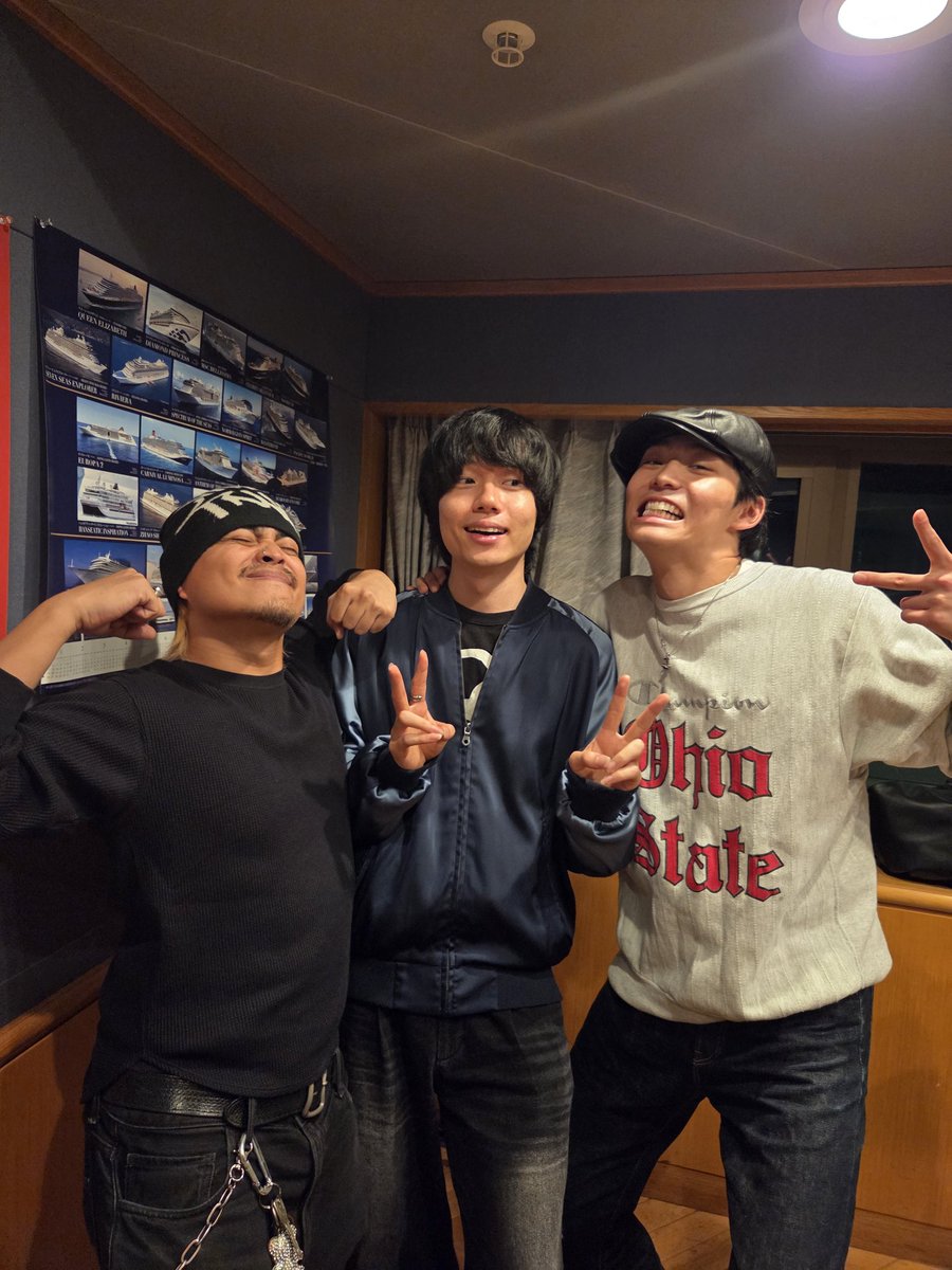 ZERO-8 今夜も聴いてくださりありがとございました。3人はHoney ,You!を歌いながら帰りました!
すっかり友達です🍯
#ZERO8 #WATWING 
 #八村倫太郎　 #REIJI  
#FMヨコハマ40周年  
#大橋ちっぽけ
