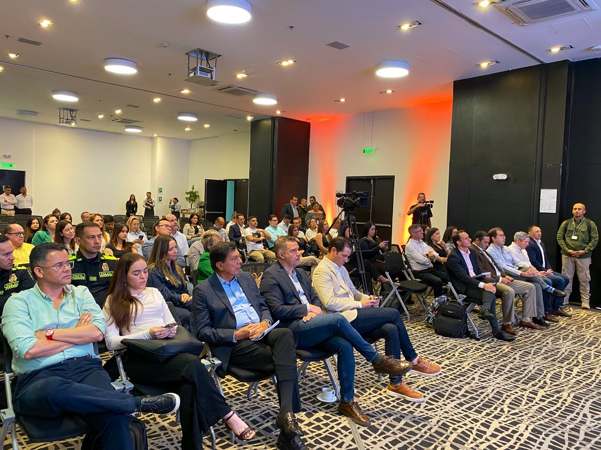 🗣️ A esta hora participamos en Rutas Regiones 2025 de <a href="/Prisamediaco/">Prisa Media Colombia</a>, un espacio que reúne a líderes del sector público, empresarial y académico para conversar sobre desarrollo, competitividad y autonomía regional.

El evento inició con la intervención del gobernador de Santander,