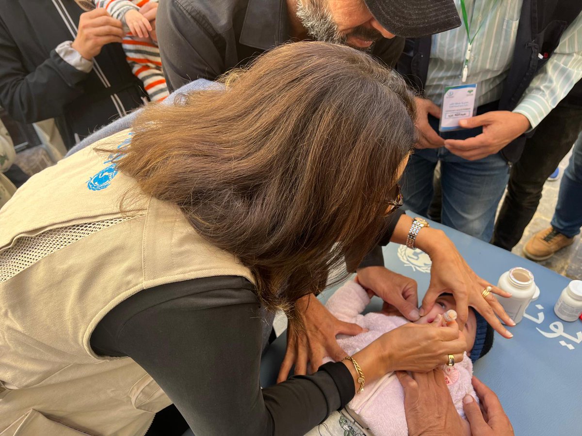 UNICEFinSyria's tweet image. National #immunization catch-up &amp;amp; #measles campaign kicks off across #Syria!

Under the leadership of the Ministry of Health, and in cooperation with UNICEF and WHO, and with funding from The Gavi, The Vaccine Alliance, a nationwide campaign is underway from 12-23 October 2025 to…