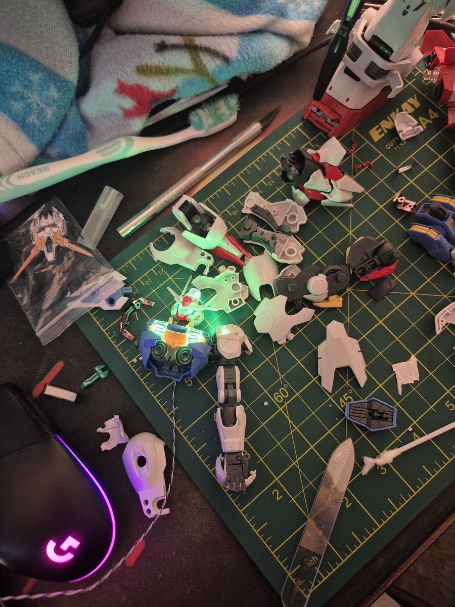 Excuse the messy setup

FM aerial lighting

#gunpla